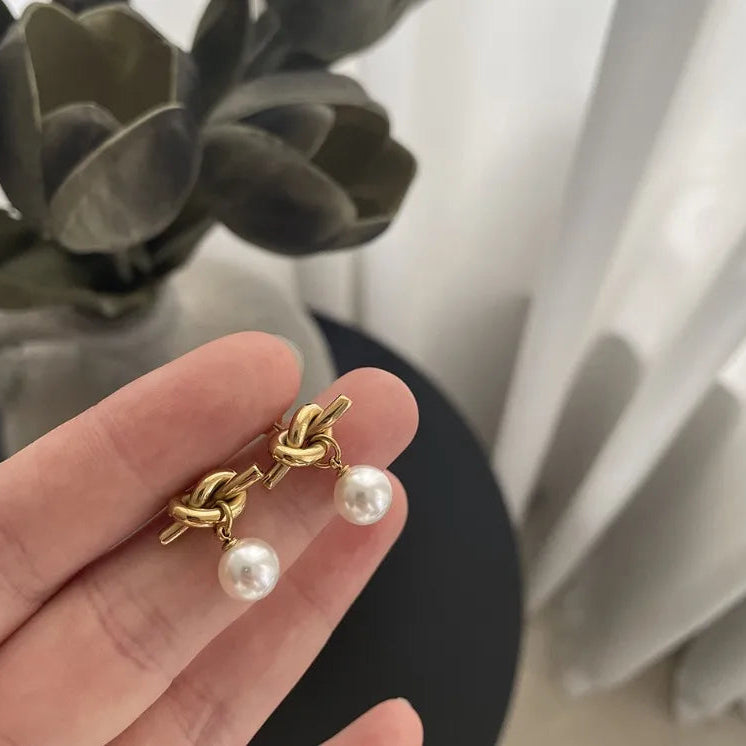 Elara Knot Pearl Earrings
