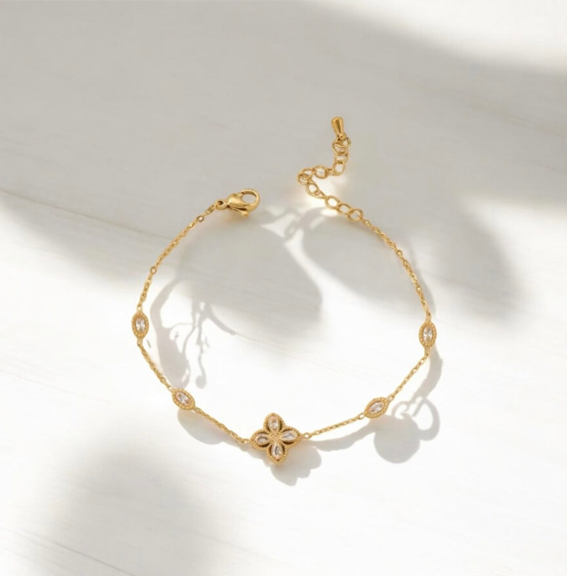 Lila Clover Crystal Bracelet