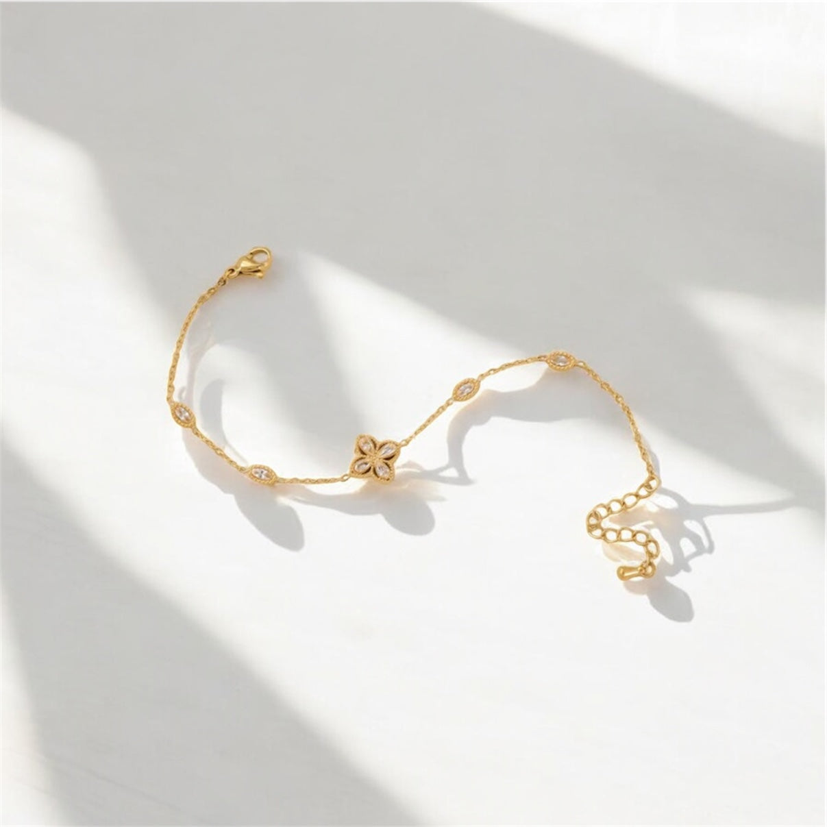 Lila Clover Crystal Bracelet